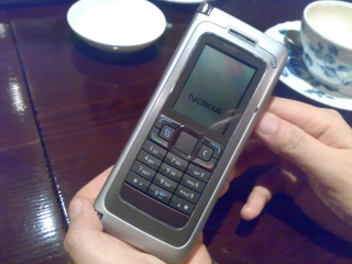 NOKIA E90 (表側)